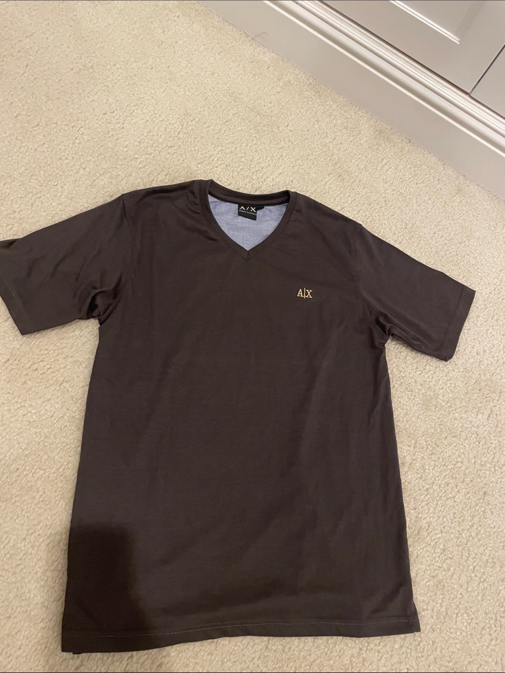 Armani Exchange Men’s V-Neck Tee in grey with beigeLogo